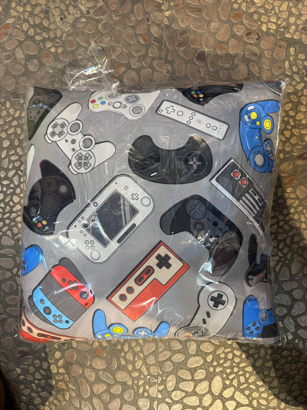 retro gray autograph pillow gamer